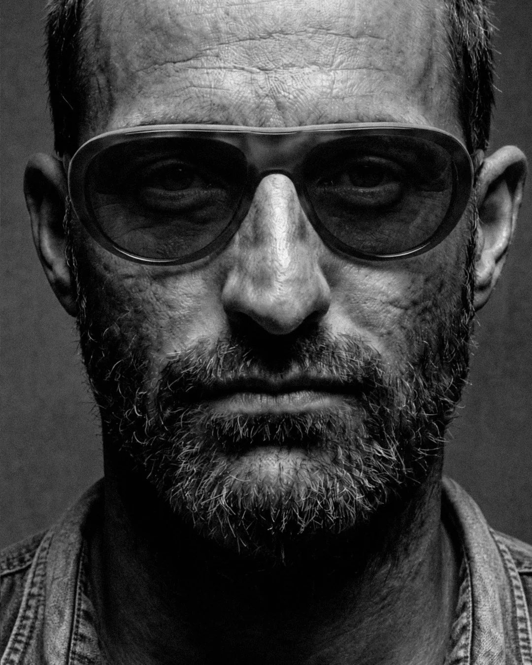 Cliente portant les lunettes Steve McQueen