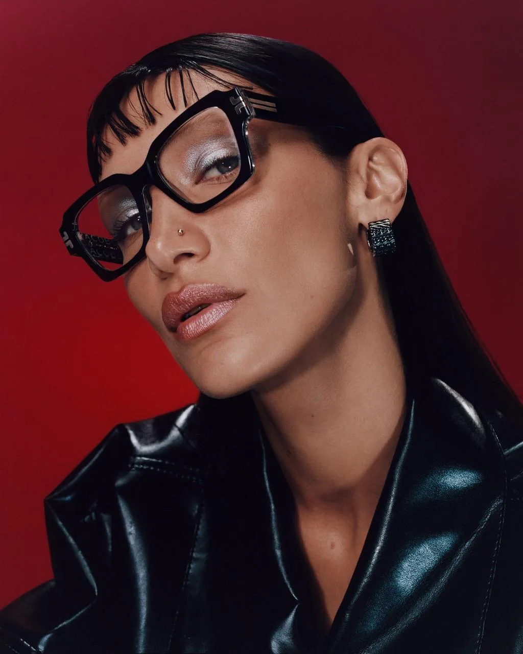Cliente portant les lunettes Marc Jacobs
