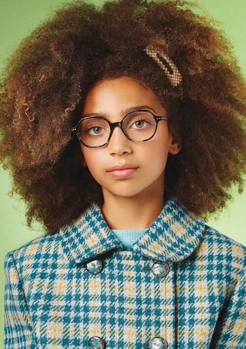 Cliente portant les lunettes Little Paul & Joe
