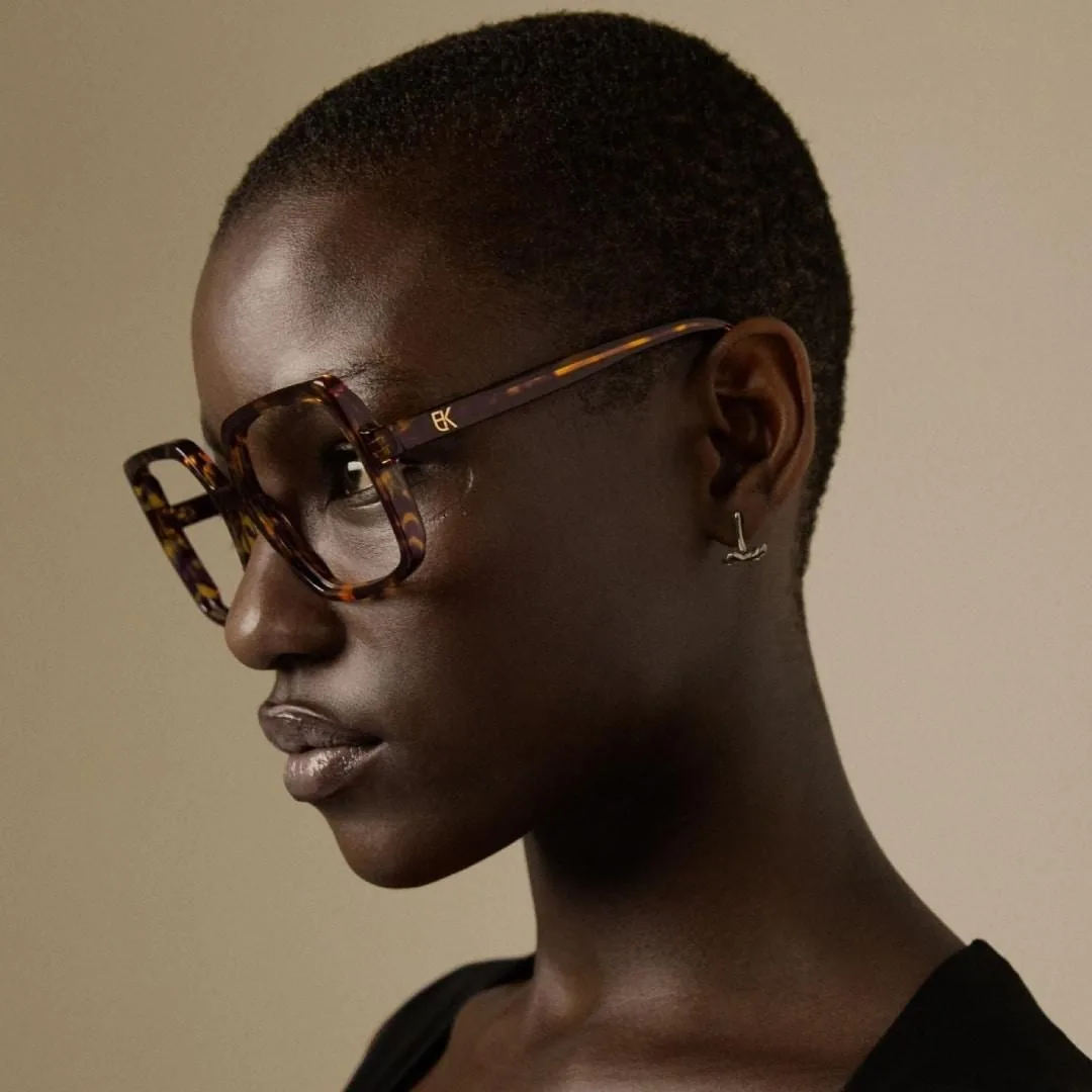 Cliente portant les lunettes Emmanuelle Khanh